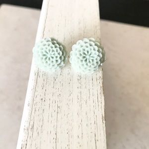 Pastel mint flower stud earrings 3/15